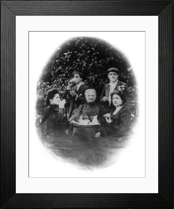 Framed Print : A tea party, San Francisco, California, USA, early 20th century Framed Print : A tea party, San Francisco, California, USA, early 20th century
