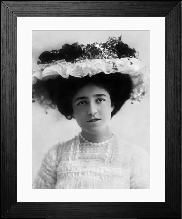Framed Print : Madge Crichton (b1881), English actress, 1903 Framed Print : Madge Crichton (b1881), English actress, 1903