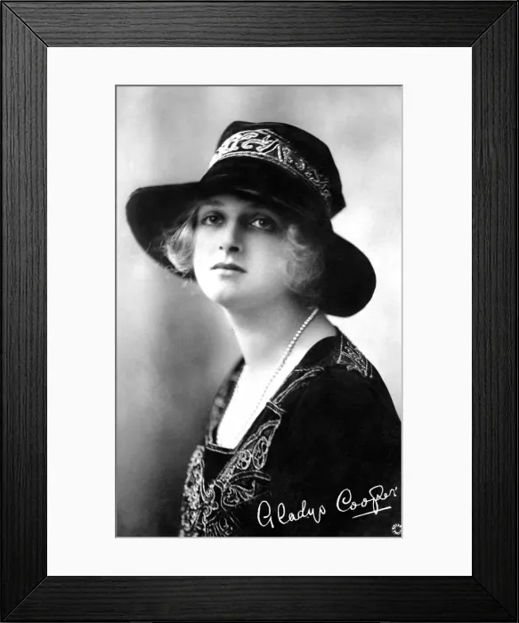 Framed Print : Gladys Cooper (1888-1971), English actress, 1900s Framed Print : Gladys Cooper (1888-1971), English actress, 1900s