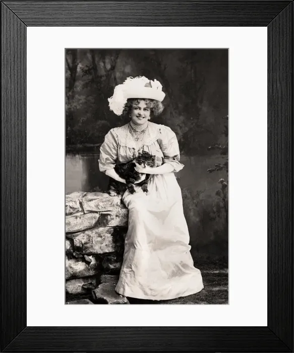 Framed Print : Marie Studholme (1875-1930), English actress, 1900s. Artist: Foulsham and Banfield Framed Print : Marie Studholme (1875-1930), English actress, 1900s. Artist: Foulsham and Banfield