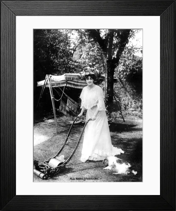 Framed Print : Marie Studholme (1875-1930), English actress, 1900s Framed Print : Marie Studholme (1875-1930), English actress, 1900s