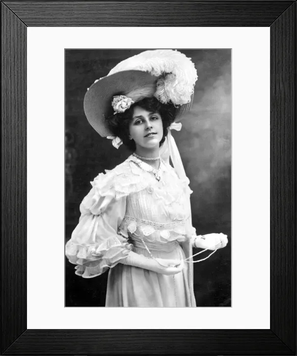 Framed Print : Dora Barton (1884-1966), English actress, 1900s. Artist: J Beagles & Co Framed Print : Dora Barton (1884-1966), English actress, 1900s. Artist: J Beagles & Co