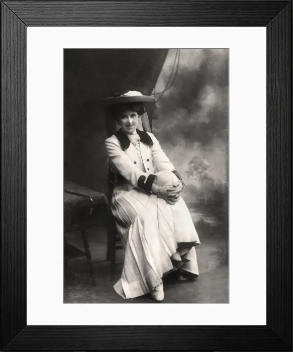 Framed Print : Decima Moore (1871-1964), English actress, 1907. Artist: Bassano Studio Framed Print : Decima Moore (1871-1964), English actress, 1907. Artist: Bassano Studio