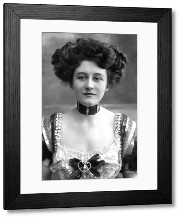 Framed Print : Elizabeth Firth, actress, 1908. Artist: Foulsham and Banfield Framed Print : Elizabeth Firth, actress, 1908. Artist: Foulsham and Banfield