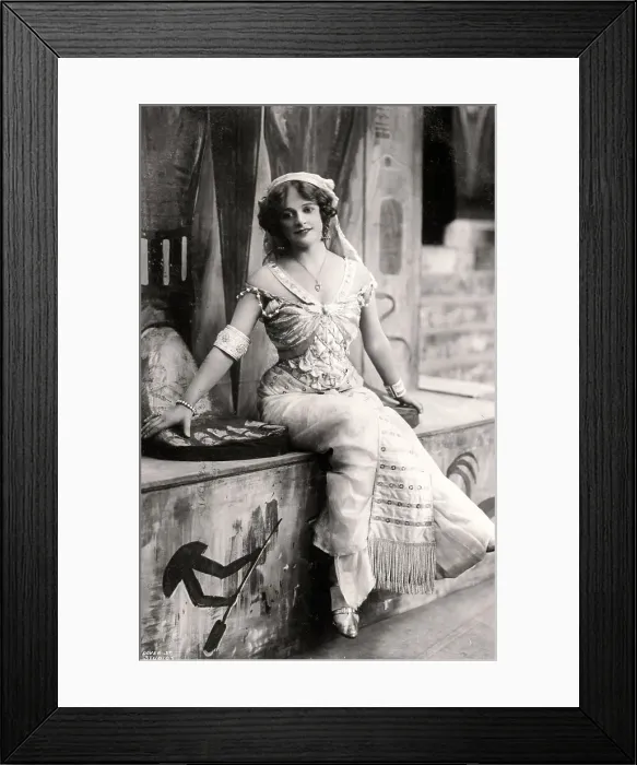 Framed Print : Madge Vincent, singer and actress, 1900s. Artist: Dover Street Studios Framed Print : Madge Vincent, singer and actress, 1900s. Artist: Dover Street Studios