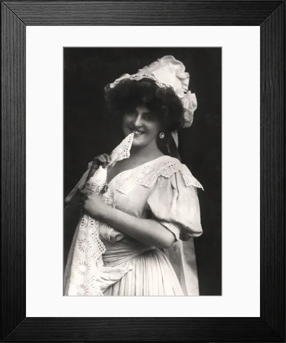 Framed Print : Marie Studholme (1875-1930), English actress, 1900s. Artist: Foulsham and Banfield Framed Print : Marie Studholme (1875-1930), English actress, 1900s. Artist: Foulsham and Banfield