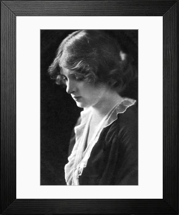 Framed Print : Gladys Cooper (1888-1971), English actress, 1900s. Artist: CW Faulkner & Co Framed Print : Gladys Cooper (1888-1971), English actress, 1900s. Artist: CW Faulkner & Co