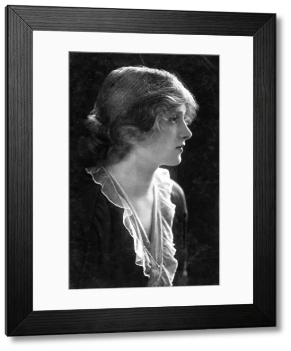 Framed Print : Gladys Cooper (1888-1971), English actress, 1900s. Artist: CW Faulkner & Co Framed Print : Gladys Cooper (1888-1971), English actress, 1900s. Artist: CW Faulkner & Co