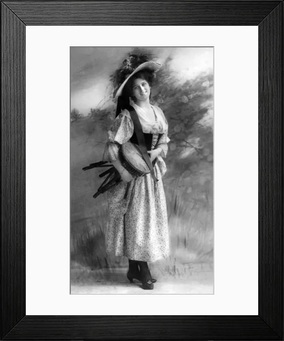Framed Print : Zena Dare (1887-1975), English actress, 20th century Framed Print : Zena Dare (1887-1975), English actress, 20th century