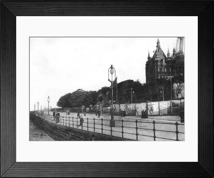 Framed Print : The promenade, New Brighton, East Sussex, c1900s-1920s Framed Print : The promenade, New Brighton, East Sussex, c1900s-1920s