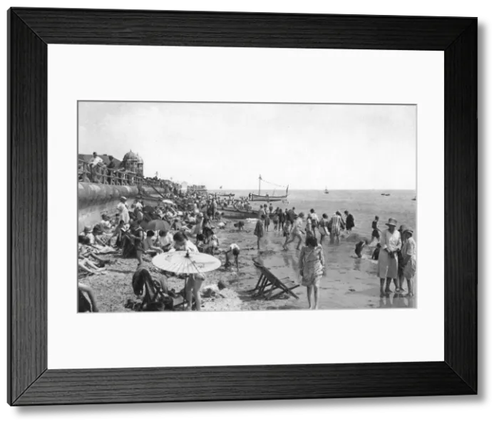 Framed Print : Holidaymakers on Bognor Regis seafront, West Sussex, c1900s-1920s Framed Print : Holidaymakers on Bognor Regis seafront, West Sussex, c1900s-1920s