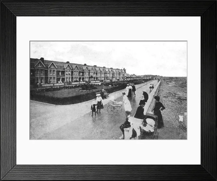 Framed Print : Families out walking on New Parade, East Worthing, West Sussex, c1900s-c1920s Framed Print : Families out walking on New Parade, East Worthing, West Sussex, c1900s-c1920s