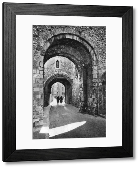 Framed Print : The Barbican Arches, Lewes, East Sussex, c1900s-c1920s Framed Print : The Barbican Arches, Lewes, East Sussex, c1900s-c1920s