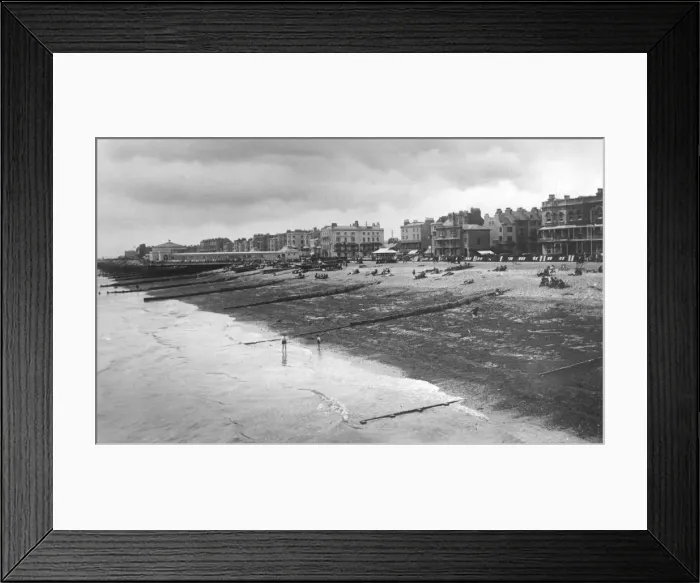 Framed Print : The west sea front, Worthing, West Sussex, c1900s-c1920s Framed Print : The west sea front, Worthing, West Sussex, c1900s-c1920s