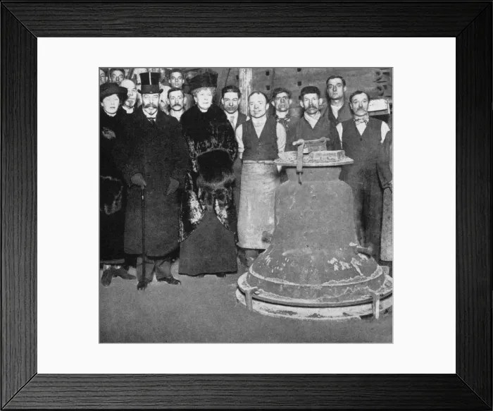 Framed Print : King George with the Victory bell for Westminster Abbey, c1910s-c1920s (1936) Framed Print : King George with the Victory bell for Westminster Abbey, c1910s-c1920s (1936)
