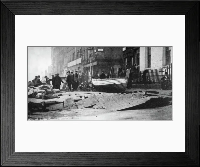 Framed Print : Flood damage on the Victoria Embankment, London, 1928 (1936) Framed Print : Flood damage on the Victoria Embankment, London, 1928 (1936)