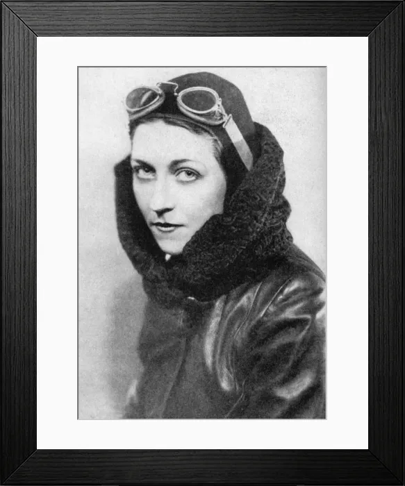 Framed Print : Amy Johnson, pilot, c1930s (1936) Framed Print : Amy Johnson, pilot, c1930s (1936)