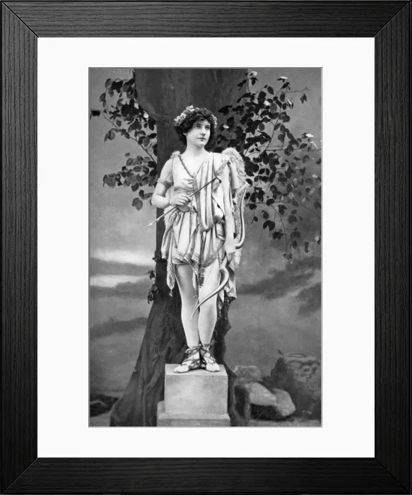 Framed Print : Unity Moore (1894-1981), Irish actress, 1911-1912. Artist: Alfred Ellis & Walery Framed Print : Unity Moore (1894-1981), Irish actress, 1911-1912. Artist: Alfred Ellis & Walery