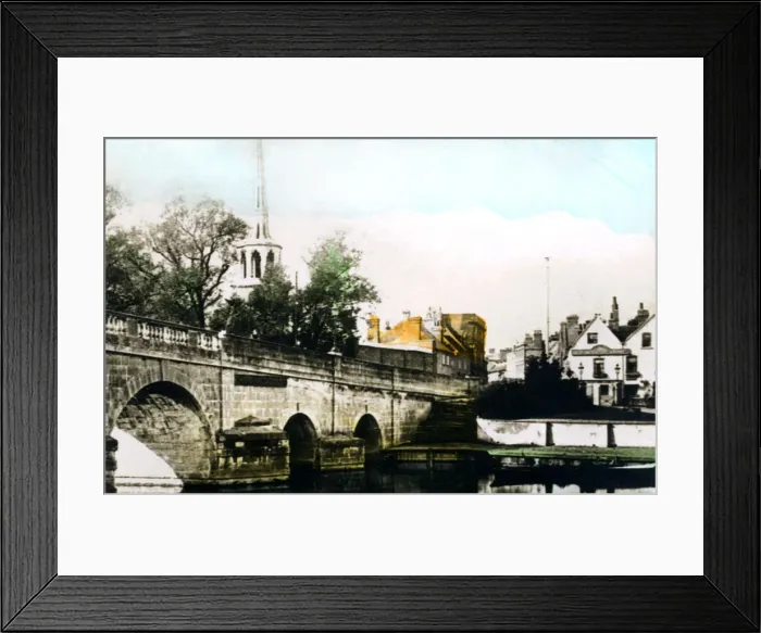 Framed Print : The bridge at Wallingford, Oxfordshire, 1926. Artist: Cavenders Ltd Framed Print : The bridge at Wallingford, Oxfordshire, 1926. Artist: Cavenders Ltd