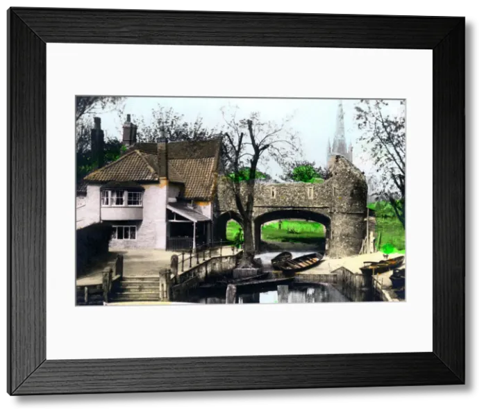 Framed Print : Pulls Ferry, Norwich, Norfolk, 1926. Artist: Cavenders Ltd Framed Print : Pulls Ferry, Norwich, Norfolk, 1926. Artist: Cavenders Ltd