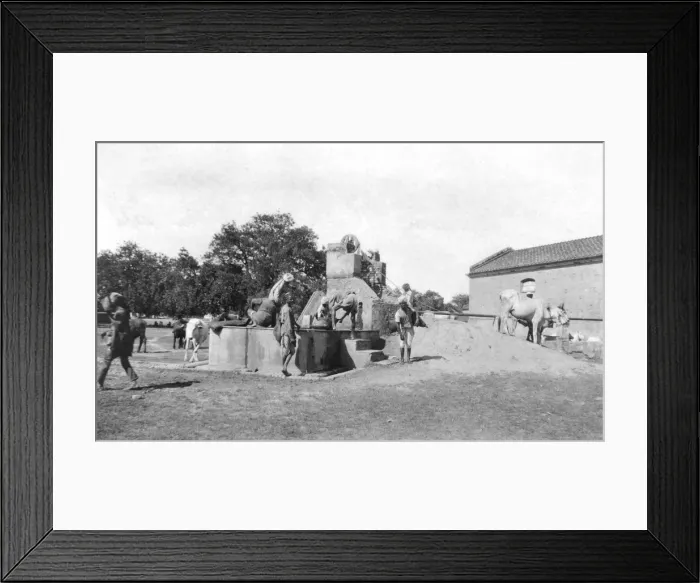 Framed Print : Water well, Mathura, India, 1916-1917 Framed Print : Water well, Mathura, India, 1916-1917