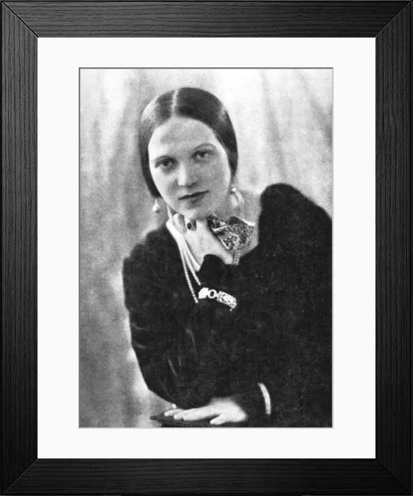 Framed Print : Ethel Edith Mannin (1900-1984), British novelist and travel writer, early 20th century Framed Print : Ethel Edith Mannin (1900-1984), British novelist and travel writer, early 20th century