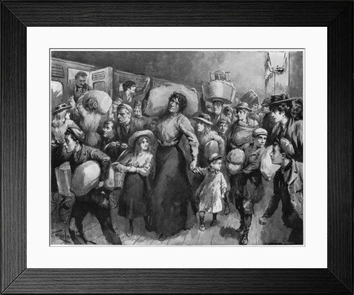 Framed Print : Hop-pickers leaving London Bridge at midnight, 1900 Framed Print : Hop-pickers leaving London Bridge at midnight, 1900