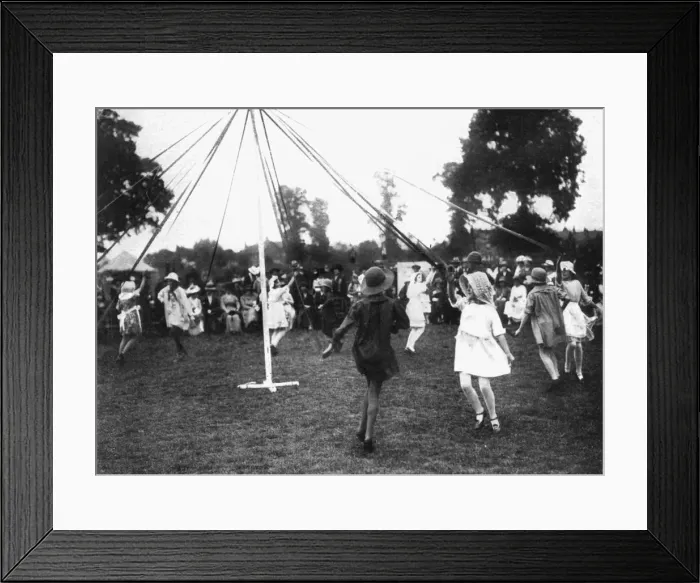 Framed Print : Children dancing round a maypole, 1926 Framed Print : Children dancing round a maypole, 1926