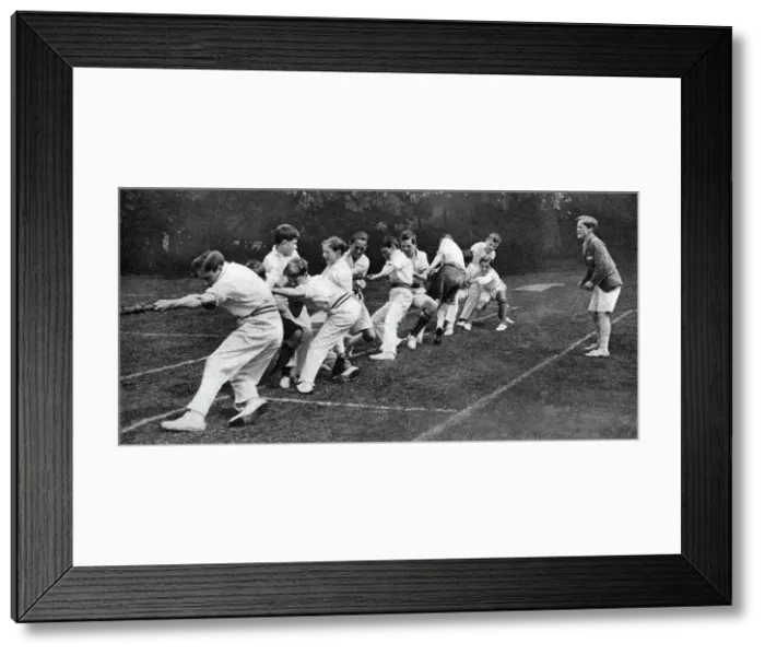 Framed Print : Tug-of-war at the Mill Hill Junior School sports day, London, 1926-1927 Framed Print : Tug-of-war at the Mill Hill Junior School sports day, London, 1926-1927