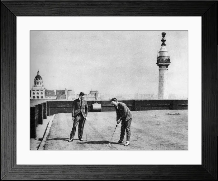 Framed Print : A putting green on the roof of Adelaide House, near London Bridge, London, 1926-1927 Framed Print : A putting green on the roof of Adelaide House, near London Bridge, London, 1926-1927