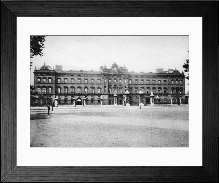 Framed Print : Buckingham Palace before its restoration, London, 1926-1927. Artist: King Framed Print : Buckingham Palace before its restoration, London, 1926-1927. Artist: King