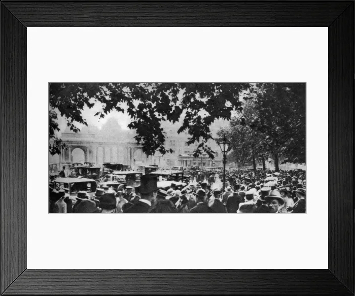 Framed Print : Hyde Park on a fine Ascot Sunday, London, 1926-1927 Framed Print : Hyde Park on a fine Ascot Sunday, London, 1926-1927