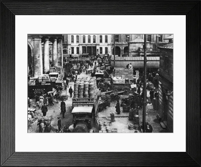 Framed Print : Early morning in Covent Garden, London, 1926-1927 Framed Print : Early morning in Covent Garden, London, 1926-1927
