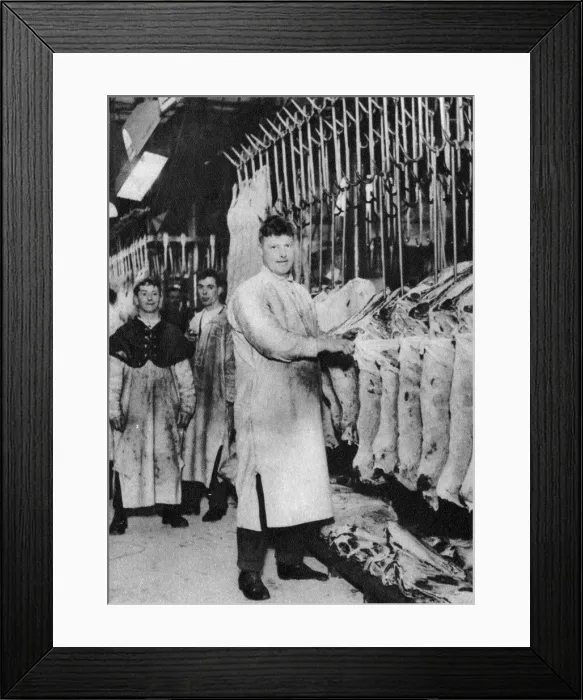 Framed Print : A meat porter, Smithfield Market, London, 1926-1927 Framed Print : A meat porter, Smithfield Market, London, 1926-1927
