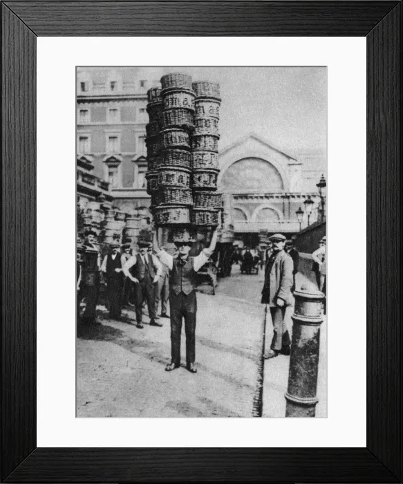 Framed Print : A man carrying many baskets on his head, Covent Garden, London, 1926-1927 Framed Print : A man carrying many baskets on his head, Covent Garden, London, 1926-1927
