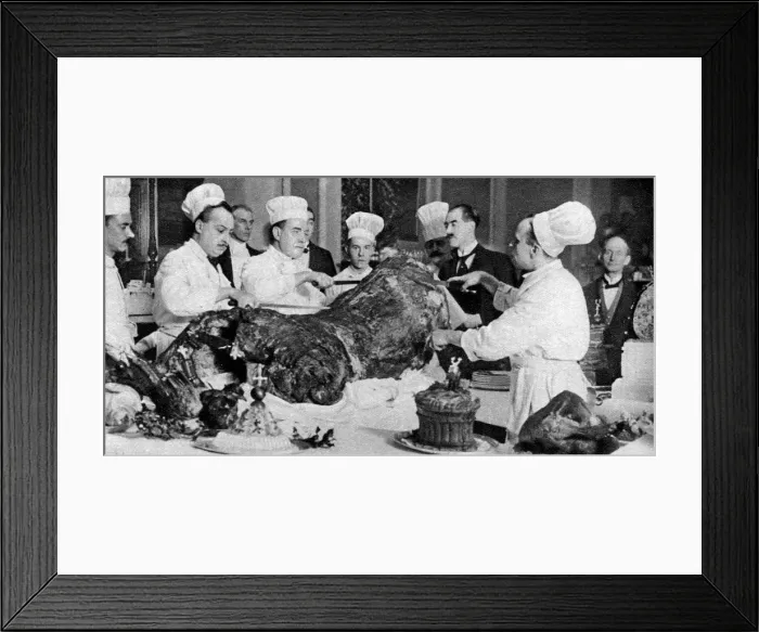 Framed Print : Carving a side of beef at the annual banquet at the Guildhall, London, 1926-1927 Framed Print : Carving a side of beef at the annual banquet at the Guildhall, London, 1926-1927