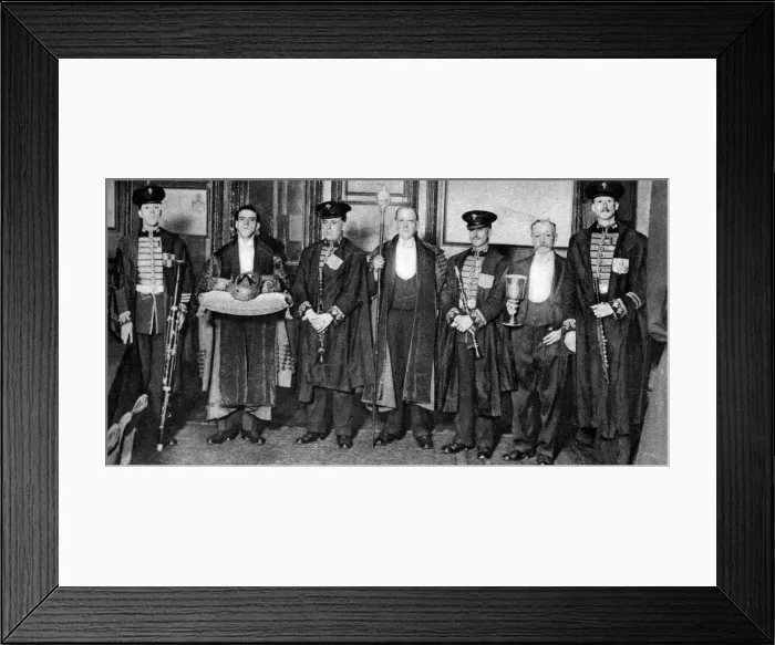 Framed Print : The annual ceremony of electing a new master to the Saddlers Company, London, 1926-1927