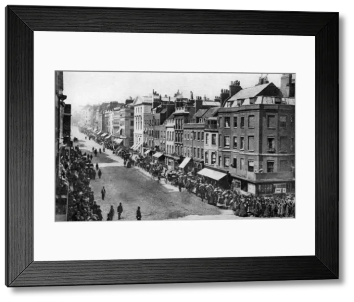 Framed Print : Crowds waiting for the Queen in St Jamess Street, London, 1880s (1926-1927) Framed Print : Crowds waiting for the Queen in St Jamess Street, London, 1880s (1926-1927)