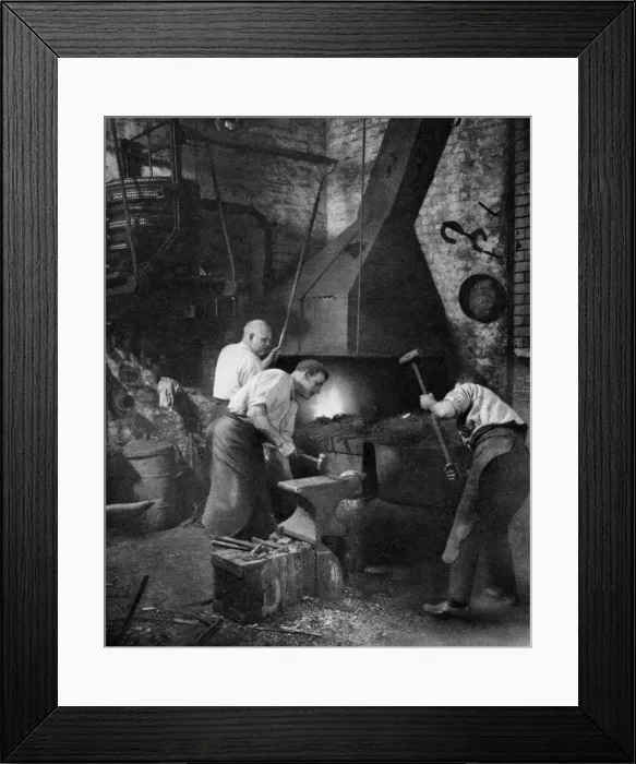 Framed Print : A smithy, St Johns Gate, Clerkenwell, London, 1926-1927 Framed Print : A smithy, St Johns Gate, Clerkenwell, London, 1926-1927