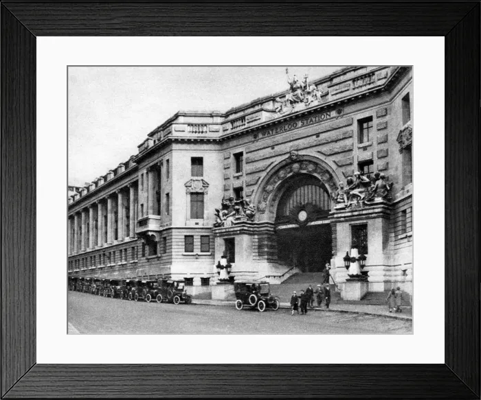 Framed Print : Waterloo Station, London, 1926-1927. Artist: McLeish Framed Print : Waterloo Station, London, 1926-1927. Artist: McLeish