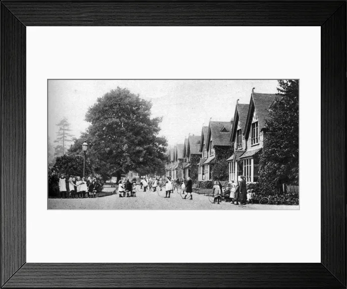 Framed Print : A Dr Barnardos home, Barkingside, London, 1926-1927 Framed Print : A Dr Barnardos home, Barkingside, London, 1926-1927