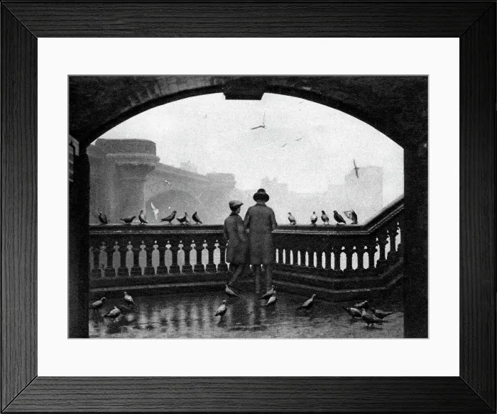Framed Print : A man and a boy feeding the birds by Blackfriars Bridge, London, 1926-1927 Framed Print : A man and a boy feeding the birds by Blackfriars Bridge, London, 1926-1927