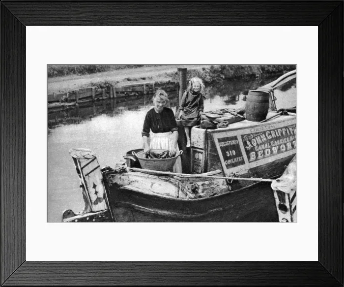 Framed Print : Washing day on the canal boat, 1926-1927 Framed Print : Washing day on the canal boat, 1926-1927