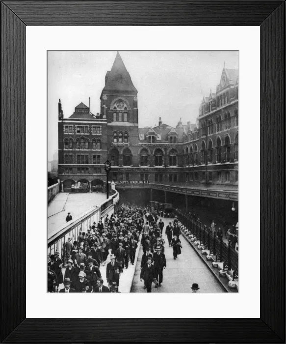 Framed Print : Liverpool Street Station at nine o clock in the morning, London, 1926-1927 Framed Print : Liverpool Street Station at nine o clock in the morning, London, 1926-1927