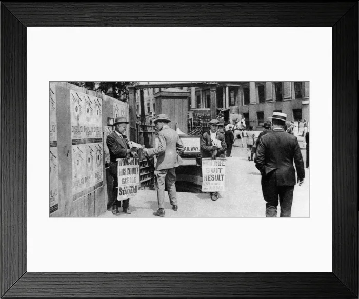 Framed Print : The lunchtime newspaper paper headlines, Trafalgar Square, London, 1926-1927 Framed Print : The lunchtime newspaper paper headlines, Trafalgar Square, London, 1926-1927