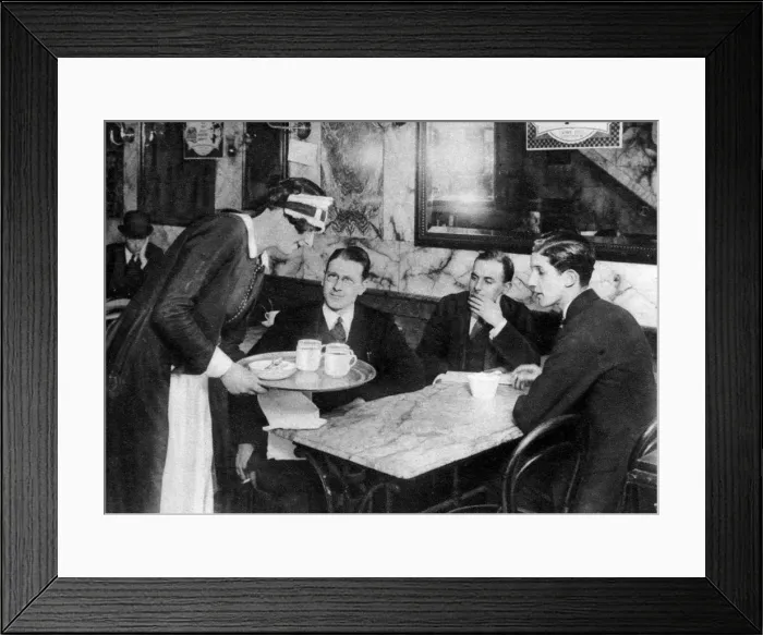 Framed Print : Eleven o clock coffee, London, 1926-1927 Framed Print : Eleven o clock coffee, London, 1926-1927