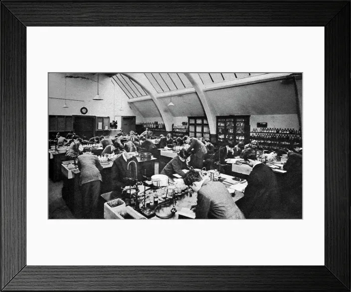 Framed Print : A laboratory in a London polytechnic, 1926-1927 Framed Print : A laboratory in a London polytechnic, 1926-1927