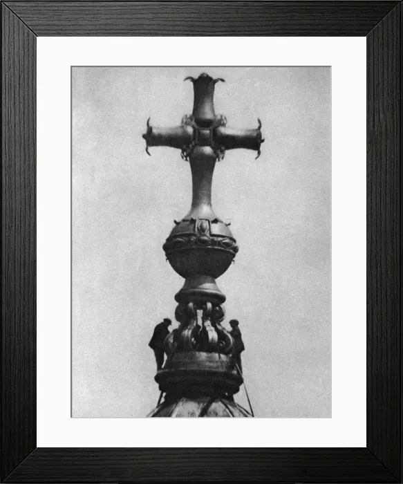 Framed Print : Steeplejacks on the summit of St Pauls Cathedral, London, 1926-1927 Framed Print : Steeplejacks on the summit of St Pauls Cathedral, London, 1926-1927