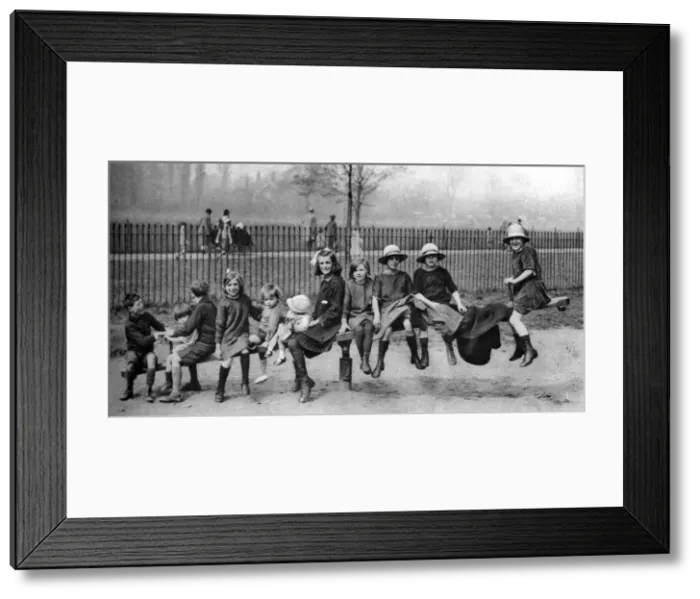 Framed Print : Children in a park, London, 1926-1927 Framed Print : Children in a park, London, 1926-1927