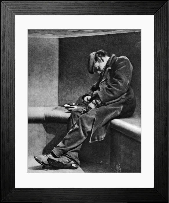 Framed Print : A man sleeping on Blackfriars Bridge, London, 1926-1927. Artist: Walter Benington Framed Print : A man sleeping on Blackfriars Bridge, London, 1926-1927. Artist: Walter Benington